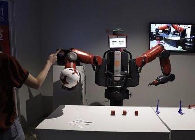 روباتی هوشمند که به بیماران لباس می پوشاند